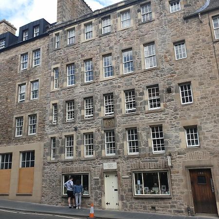 Canongate - Spacious And Historic 2 Bed Flat On Royal Mile Apartment เอดินบะระ ภายนอก รูปภาพ